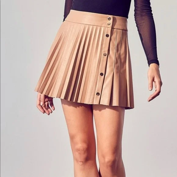 #08 Pleated Faux Leather Mini Skirt - Picture 5 of 5